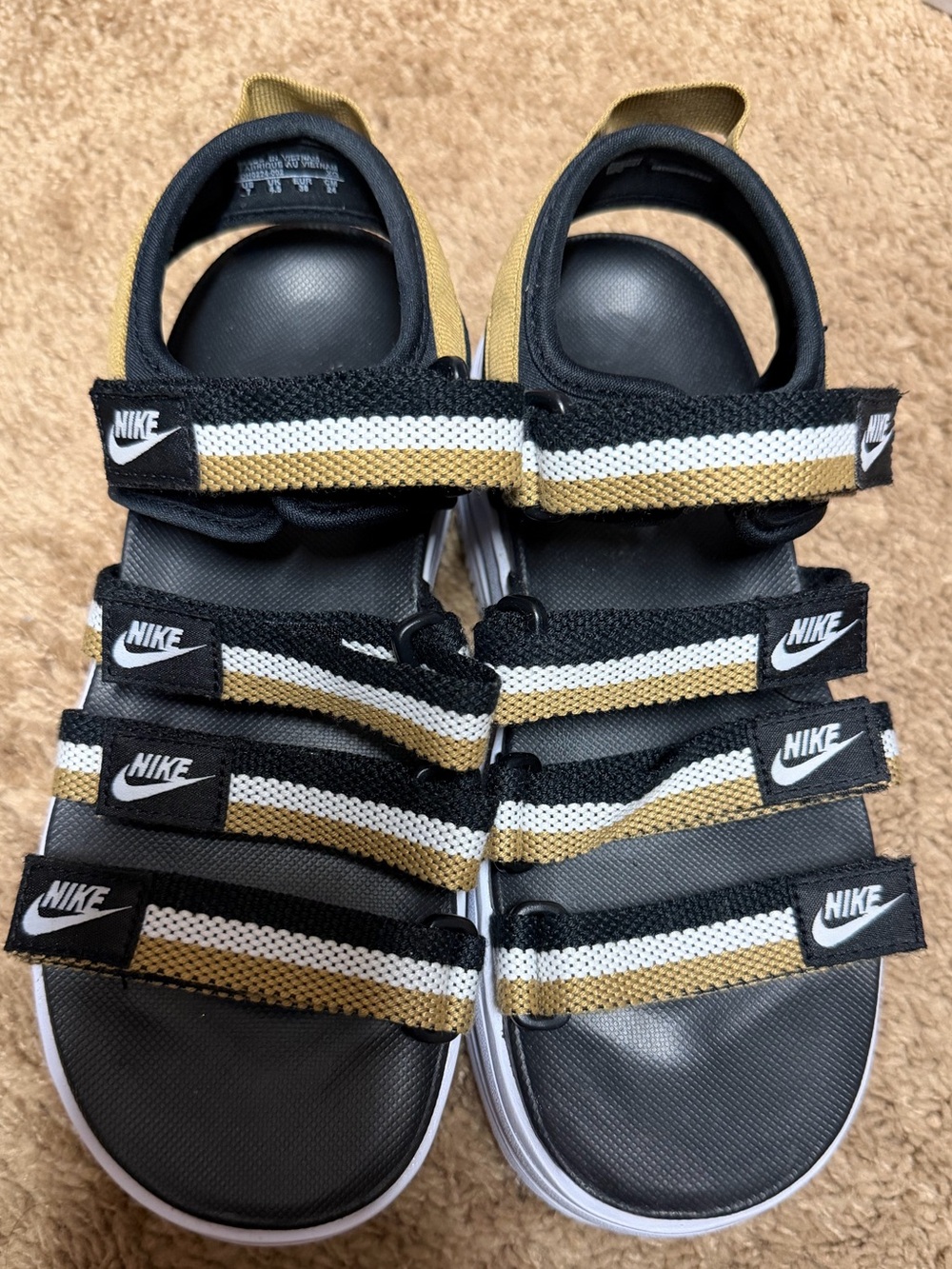 Nike Women’s Size 7 Icon Classic Platform Sandals